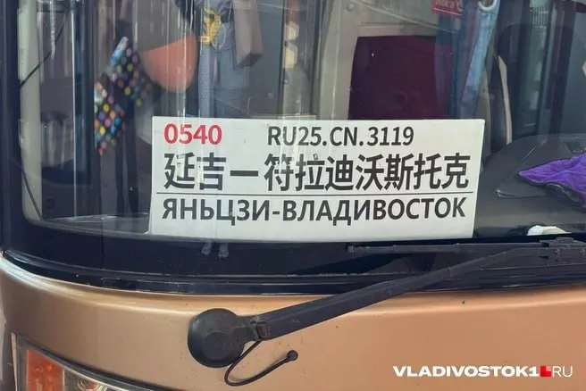 ДТП в провинции Цзилинь: в автобусе находились 24 российских туриста, по данным министерства туризма Приморского края, среди них пострадавших нет; трое китайских пассажиров получили лёгкие травмы.