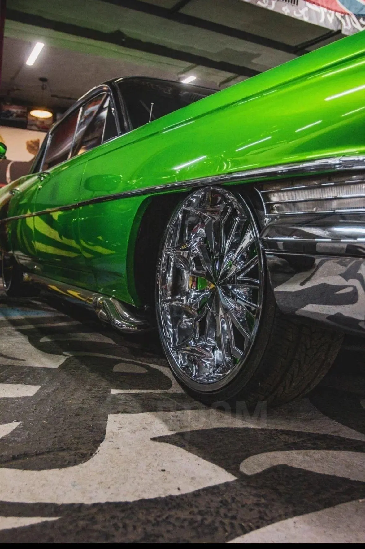 Во Владивостоке выставили на продажу кастомный Cadillac DeVille 1964 года из Калифорнии. Цена лота — 3 600 000 ₽. Модель известна роскошным дизайном и ранними опциями комфорта.