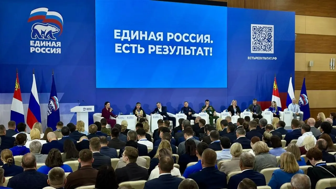 Власти установили для регионов индивидуальные ориентиры по голосованию — теперь в рассматриваемом диапазоне 47–51% для партии власти. Эксперты предупреждают, что такие целевые показатели стимулируют административное давление и ставят под вопрос легитимность итогов выборов.