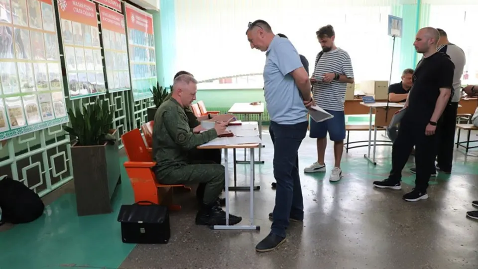 Минобороны объявило учения в Гродненской области с отработкой мобилизации граждан и транспорта; одновременно Минску усиливают политическое и экономическое давление, требуя поддержки в эскалации конфликта с Украиной.