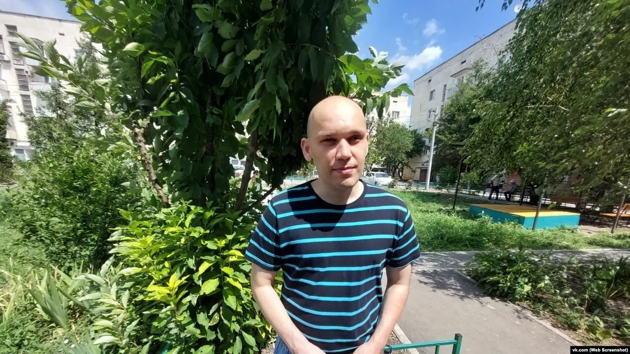 В обновлённом списке оказались сотни людей, включая инвалида I группы Игоря Никитенко. Правозащитники называют включения произвольными и опасаются репрессий.