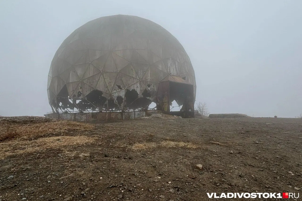 Победитель тендера на участок на Монастырской сопке уклонился от подписания контракта. Работы по подпорным стенам, тропам и системам водоотведения должны были профинансировать субсидией Приморья и средствами бюджета Владивостока.