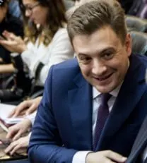 Коммунист Георгий Камнев потребовал снизить стоимость автомобилей «АвтоВАЗа» на внутреннем рынке, указав на более низкие цены в зарубежных странах, в частности в Белоруссии.