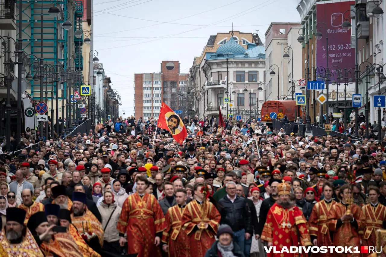 4 ноября во Владивостоке пройдут народные гуляния и крестный ход в честь Дня народного единства, запланированы выступления приморских коллективов и мастер-классы; будут введены ограничения на парковку и движение.