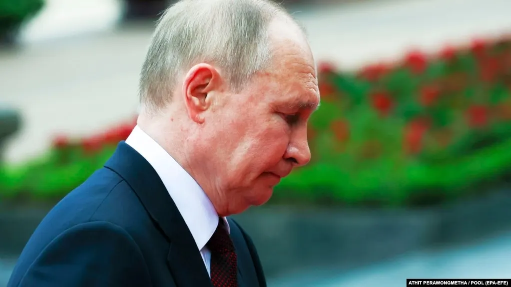 Еженедельный опрос ВЦИОМ показал дальнейшее снижение одобрения деятельности и доверия к Владимиру Путину, а также уменьшение поддержки правительства на фоне общественного недовольства интернет-блокировками.