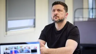 Президент Украины Владимир Зеленский считает, что ужесточение интернет-ограничений в России связано с подготовкой к новой волне мобилизации и крупному наступлению в Украине, а также не исключает попытку России проверить реакцию НАТО через ограниченную операцию в одной из стран Балтии.