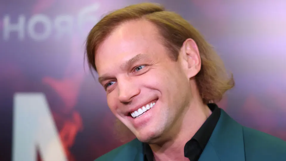 Следствие завершило дело о мошенничестве при модернизации автомата АК‑12: по версии обвинения, вместо российских деталей для гособоронзаказа поставлялись контрабандные китайские полуфабрикаты, что привело к ущербу почти 38 млн рублей.