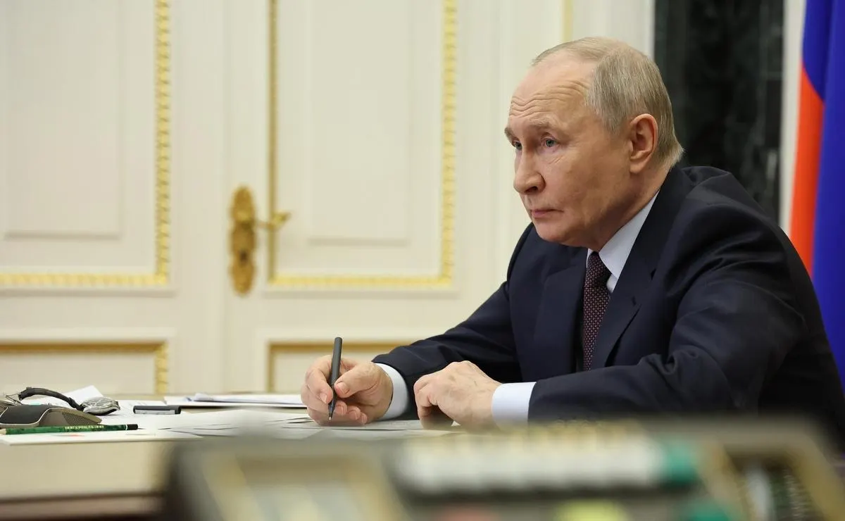 Президент заявил, что при ограничении доступа к интернету приоритет отдается безопасности граждан, а жителям, по его мнению, достаточно сообщать о причинах блокировок уже после завершения спецоперативных мероприятий.