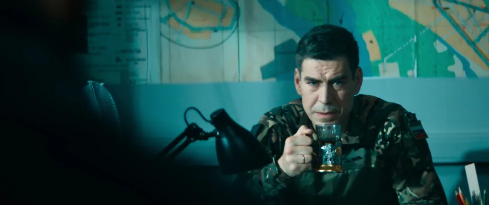За последние годы в России появилось множество фильмов и сериалов о войне в Украине. На экране — буквальная ретрансляция пропагандистских штампов, слабая режиссура и растущая обида создателей на власть, которая формирует новую про‑военную оппозицию.