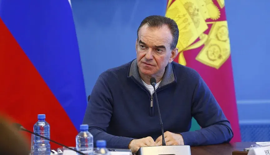 Губернатор Краснодарского края заявил, что возгорания в Туапсе — локальные задымления; средства ПВО и РЭБ сработали эффективно. Интервью удалили с сайта, но оно сохранилось в веб‑архиве.