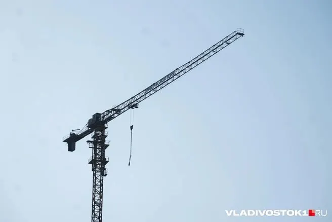 Проект предполагает жилые дома, образовательный комплекс на 700 мест, спортивный центр, новый рынок для местных производителей и благоустроенную набережную реки Объяснения.