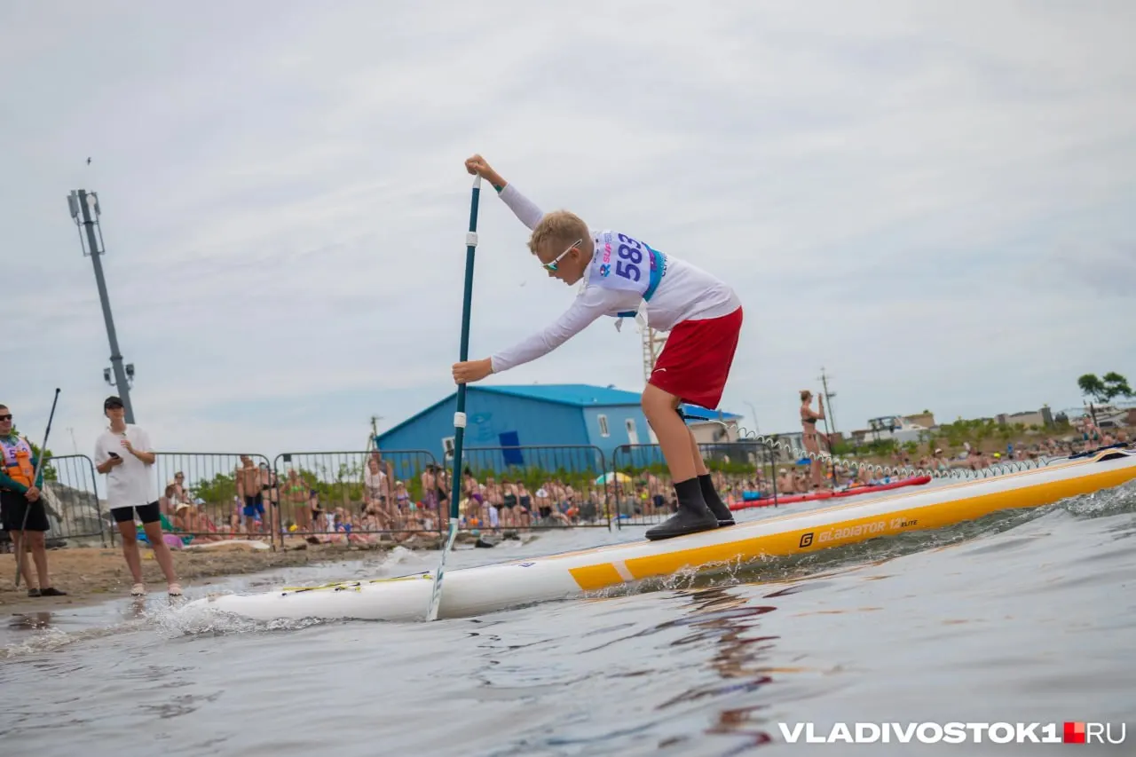 Фестиваль пляжных видов спорта SUP Fest соберёт более тысячи участников на пляже Патрокл 8–9 августа. В программе — волейбол, заплывы, сапбординг, карнавал и музыкальная программа.