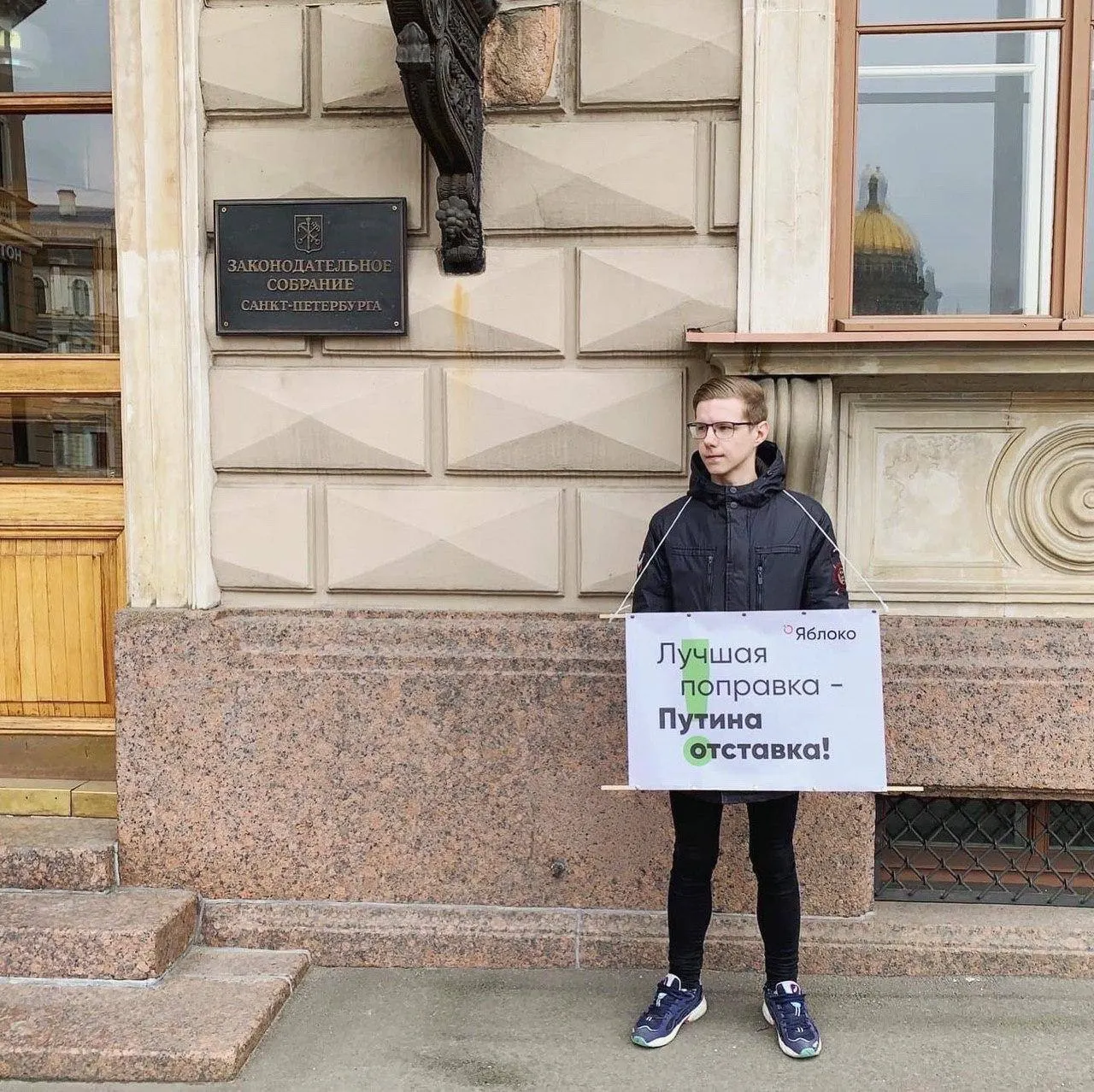 Вадим Ваганов сообщил, что объявлен в федеральный розыск. Ему еще не объявили точную уголовную статью; ранее он был внесен в реестр «иностранных агентов» и получил несколько административных штрафов.