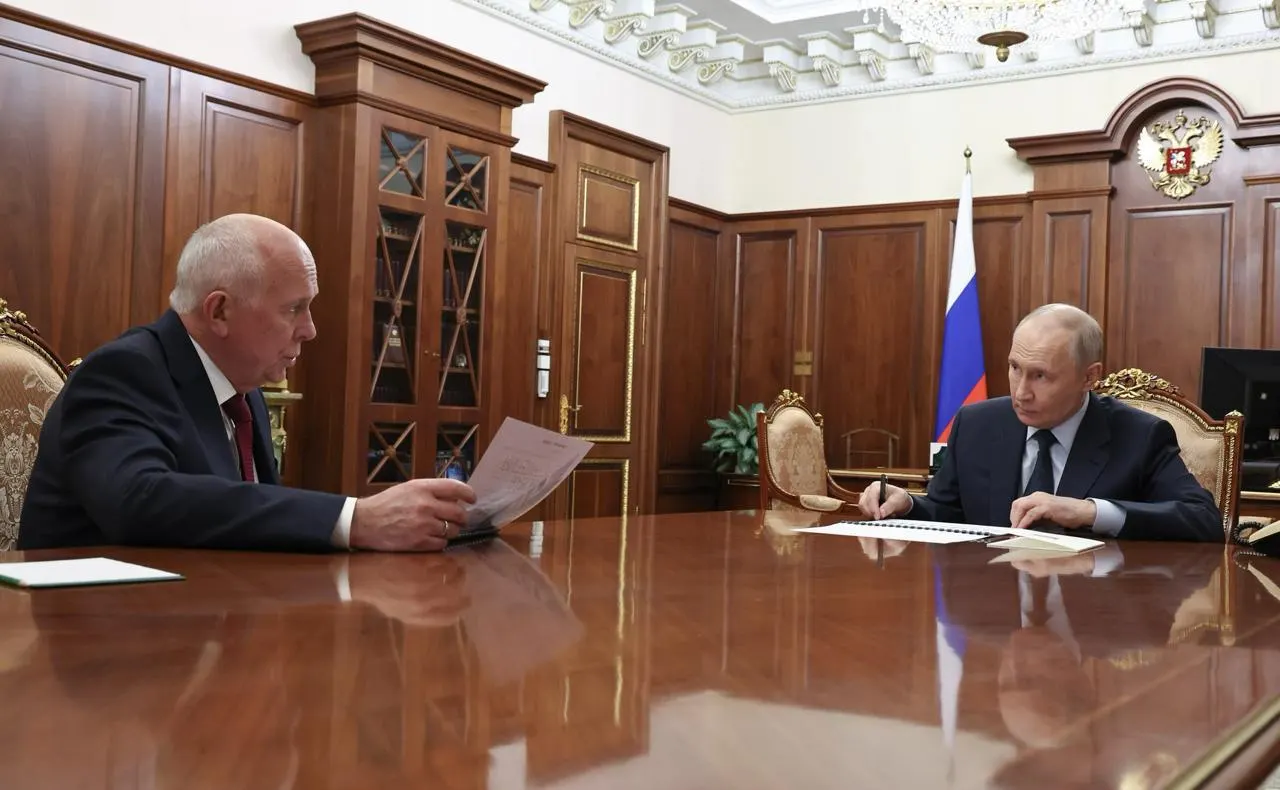 Глава Ростеха доложил президенту, что массовое производство МС‑21 и Суперджета‑100 начнётся лишь в следующем году; в  нынешнем году ожидается только сертификат на Ил‑114‑300.