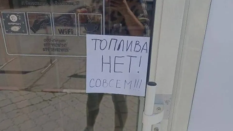 С 31 мая в аннексированном Крыму вводят отпуска АИ‑95 по талонам и лимиты на продажу АИ‑92 — меры связаны с остановками НПЗ и нарушением логистики по «сухопутному мосту».