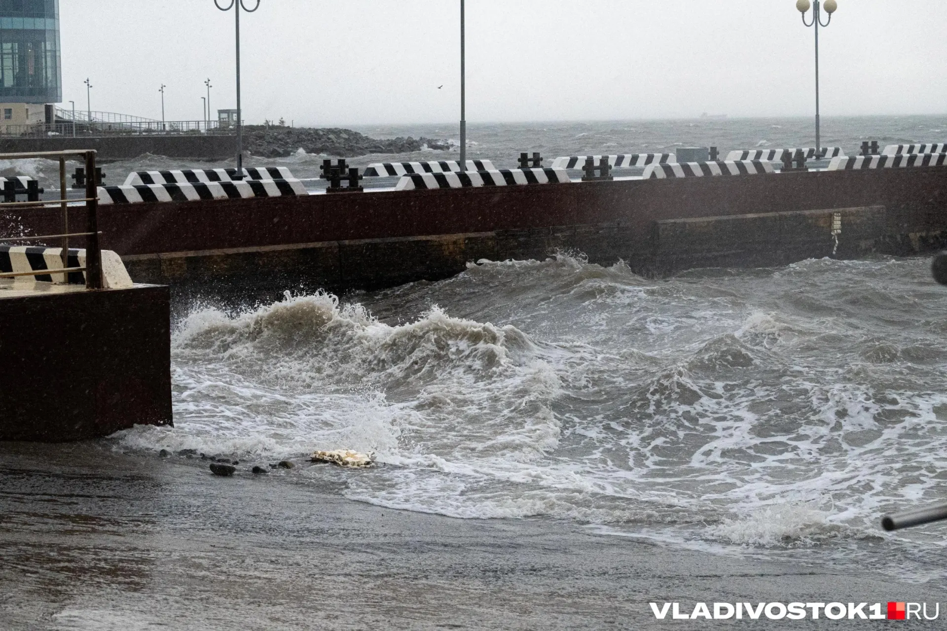 Сильные дожди и усиление ветра 28–29 мая. Возможен подъём уровня воды в реках и подтопления — жителям рекомендуют избегать поездок в низины.