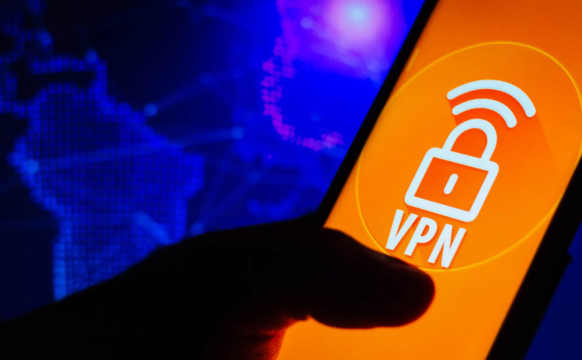 Сроки введения платы за международный (включая VPN) трафик пересматривают: возможны варианты отсрочки — осень, период после выборов в Госдуму или конец года. Операторы обязаны уведомить абонентов за 10 дней.
