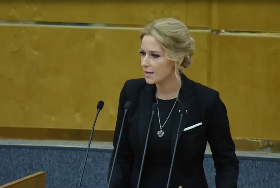 Госдума большинством голосов утвердила на пост уполномоченной по правам человека депутата Госдумы Яну Лантратову. Ранее у предыдущего уполномоченного истёк второй срок; Лантратова известна рядом инициатив в сфере образования и общественной политики.