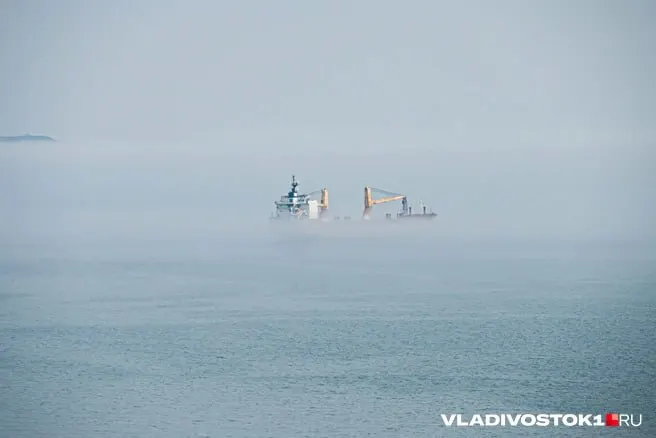 Во время перехода судна «Бекас» из Владивостока в Малокурильское на борту обнаружили 46‑летнего электромеханика без признаков жизни. Причины смерти выясняют в ходе официального расследования Гострудинспекции Сахалинской области.