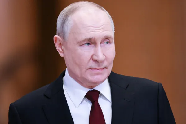 МИД РФ вызвал в Москву посла Сергея Копыркина для консультаций — по официальной формулировке, в связи с шагами армянского руководства по сближению с Евросоюзом, которые, по мнению Москвы, наносят ущерб взаимодействию в рамках ЕАЭС.
