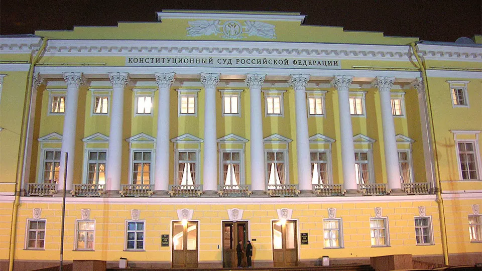 Председатель Конституционного суда Валерий Зорькин заявил, что антикоррупционные иски прокуратуры не должны подпадать под обычные сроки исковой давности, назвав коррупцию «конституционным деликтом». Эта практика стала одним из механизмов изъятия активов на сумму порядка 6,5 трлн рублей.