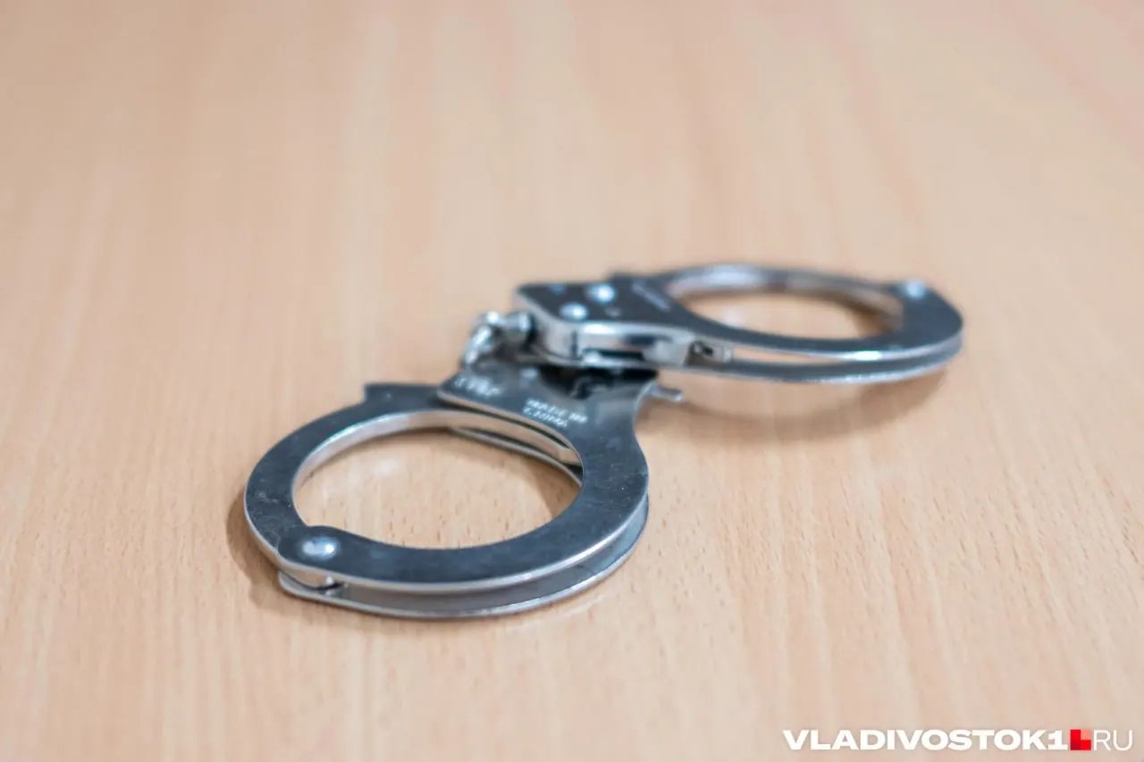 Артёмовский суд вынес обвинительный приговор троим сотрудникам полиции по делу о побоях задержанного 2018 года. Им назначили по 3 года 6 месяцев условного лишения свободы; защитники уже подали жалобы и намерены обжаловать решение.