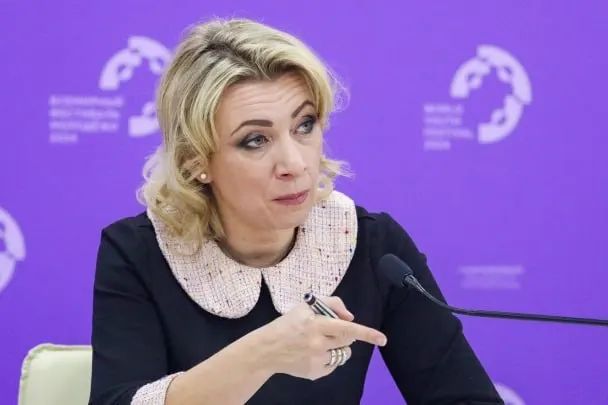 Официальный представитель МИД РФ Мария Захарова заявила, что сотрудники Госдепа уведомляют российских дипломатов о том, что их дети, рожденные в США, автоматически имеют американское гражданство, хотя семьи не подавали соответствующих заявлений.