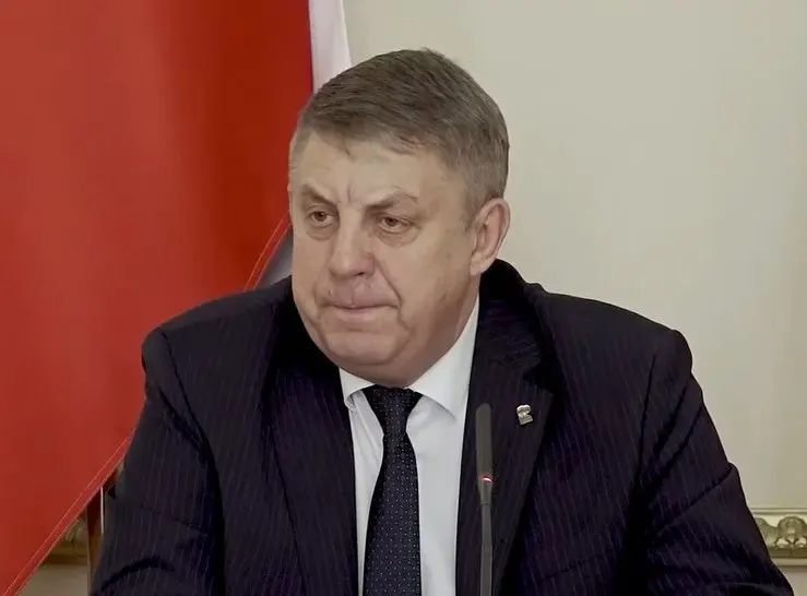 Президент принял отставку губернатора Брянской области 13 мая; на следующий день Богомаз получил мандат в Госдуме от «Единой России», решение подтвердил ЦИК. Одновременно ушёл с поста и глава Белгородской области.