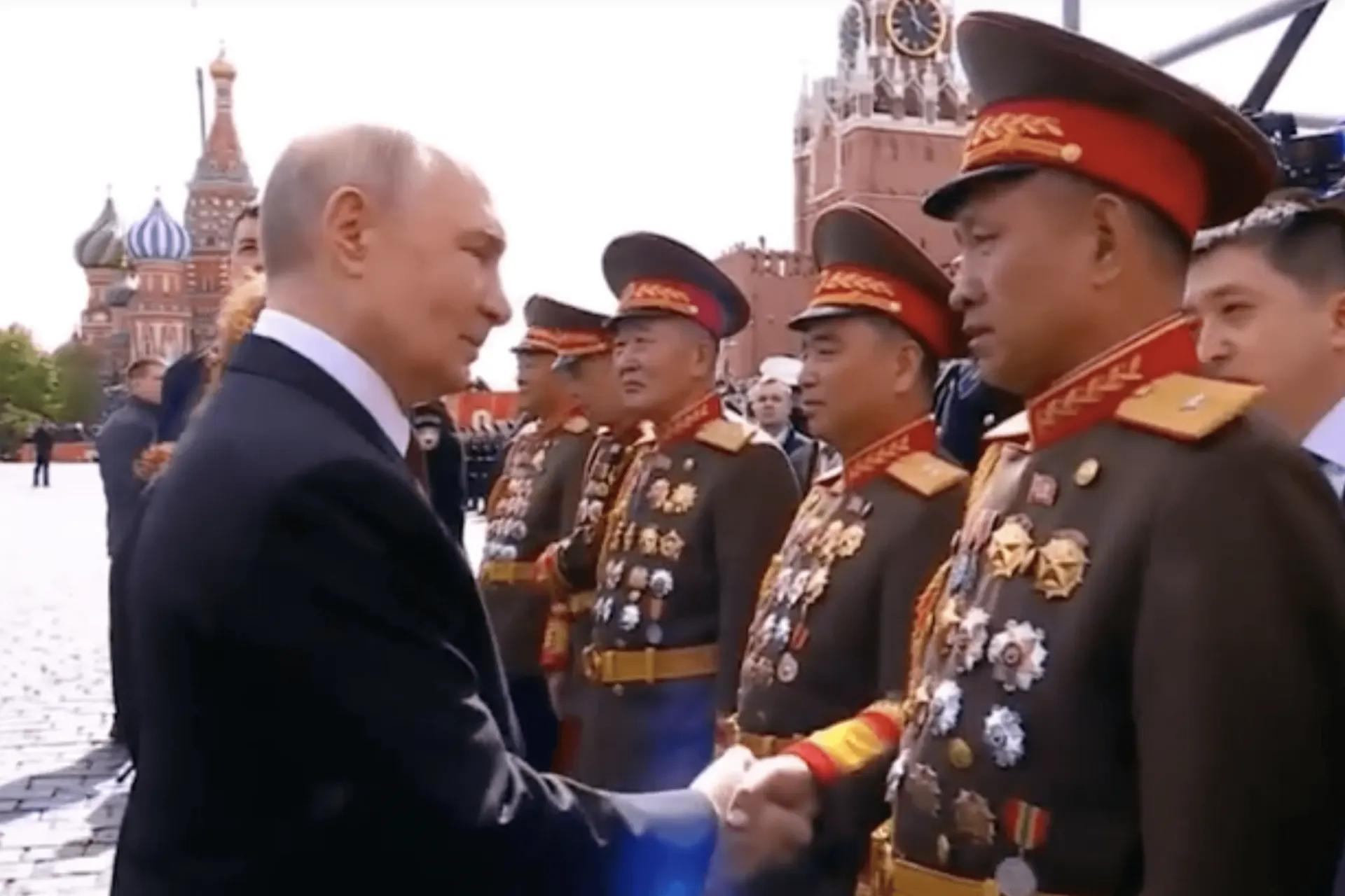 В декабре 2025 года в закрытой церемонии были вручены российские государственные награды северокорейским военным, участвовавшим в боях в Курской области; свидетельства этого появились в музейной экспозиции в Пхеньяне.