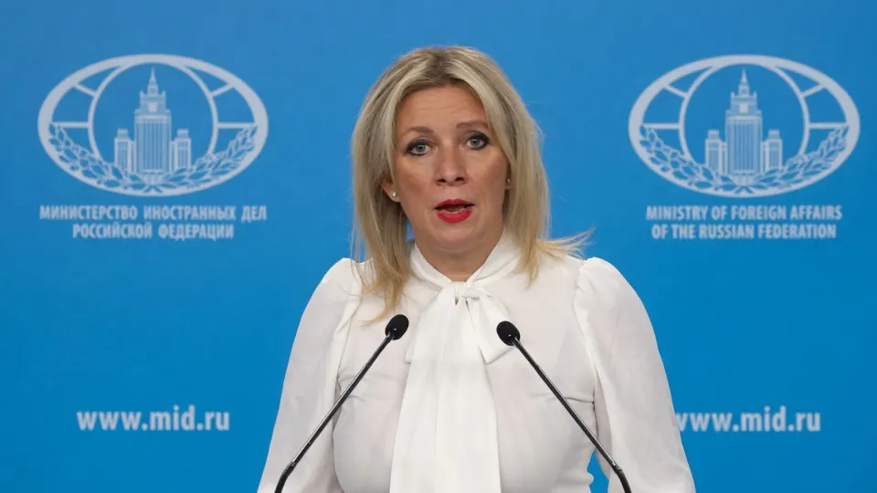 Официальный представитель МИД РФ заявила, что Москва даст «незамедлительный и адекватный ответ» на любые посягательства на проживающих в Приднестровье российских граждан. Это заявление прозвучало на фоне указа о выдаче российских паспортов и изменений в законах о защите граждан за рубежом.