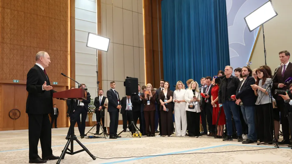 На пресс‑конференции по итогам саммита ЕАЭС президент заявил, что Россия даст жёсткий ответ на возможные удары по своим объектам и предостерёг Армению от стремления в ЕС, сравнив ситуацию с Украиной.