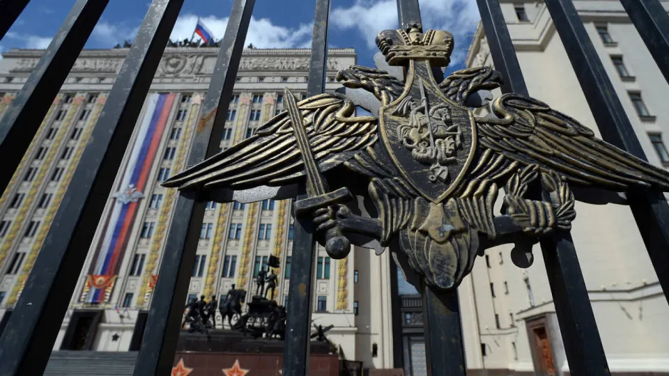 Минобороны хочет напрямую получать акции, землю, технику и производственные базы национализированных компаний, связанных со строительством и стройматериалами, чтобы быстрее задействовать их мощности для гособоронзаказа.