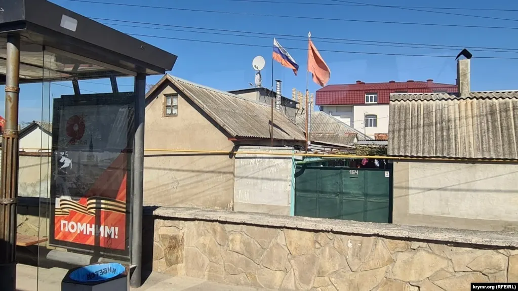 По сообщению российских властей, в результате ночных атак беспилотников в Симферополе, Севастополе и нескольких регионах есть погибшие и раненые. Минобороны заявляет о 272 сбитых дронах.
