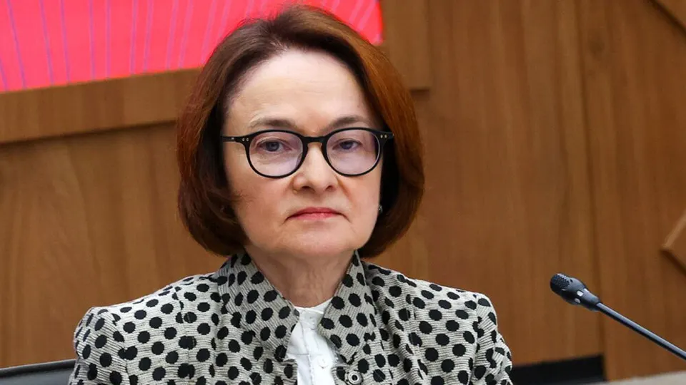 Председатель Центробанка Эльвира Набиуллина появится на традиционной пресс‑конференции по итогам заседания совета директоров 19 июня. Её почти месяц отсутствия вызвал спекуляции о будущем руководителя регулятора на фоне дискуссий о бюджетных рисках и давлении на ключевую ставку.