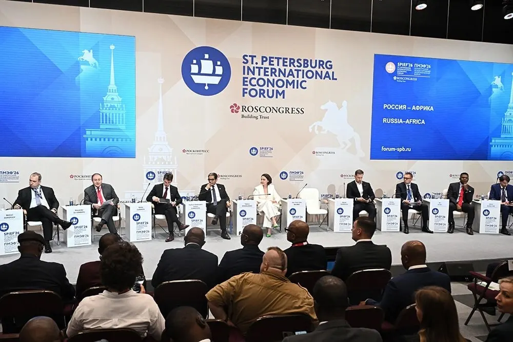 На Петербургском форуме обсуждали рост товарооборота с Африкой, помощь в преодолении энергетического дефицита и подготовку третьего саммита в Москве 28–29 октября.
