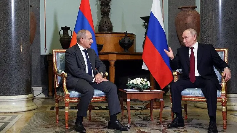 По телефону российский президент поздравил Никола Пашиняна с днём рождения и обсудил результаты заседания Высшего евразийского экономического совета, прошедшего 29 мая в Астане.