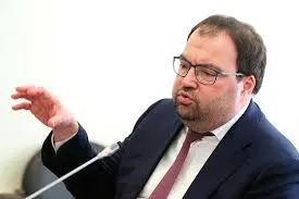 Министр цифрового развития на ПМЭФ‑2026 заявил, что внедрение возрастной идентификации на платформах станет ближайшей задачей; ведомство изучает опыт Roblox, который в России заблокирован.