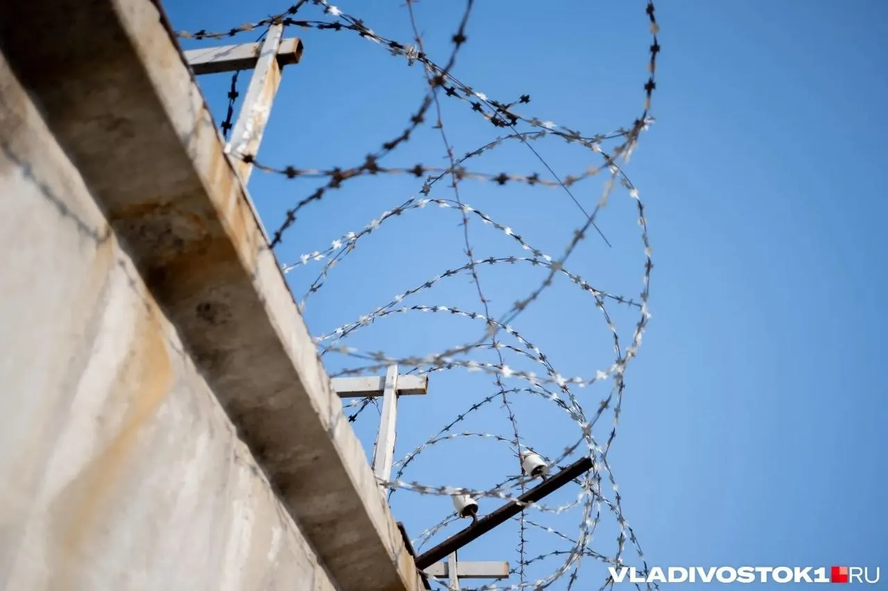 47-летний мужчина предстанет перед судом по обвинению в разбое и убийстве таксиста, совершённых около 20 лет назад в Хасанском районе. По версии следствия, преступление было совершено с целью завладеть деньгами и ценностями потерпевшего.