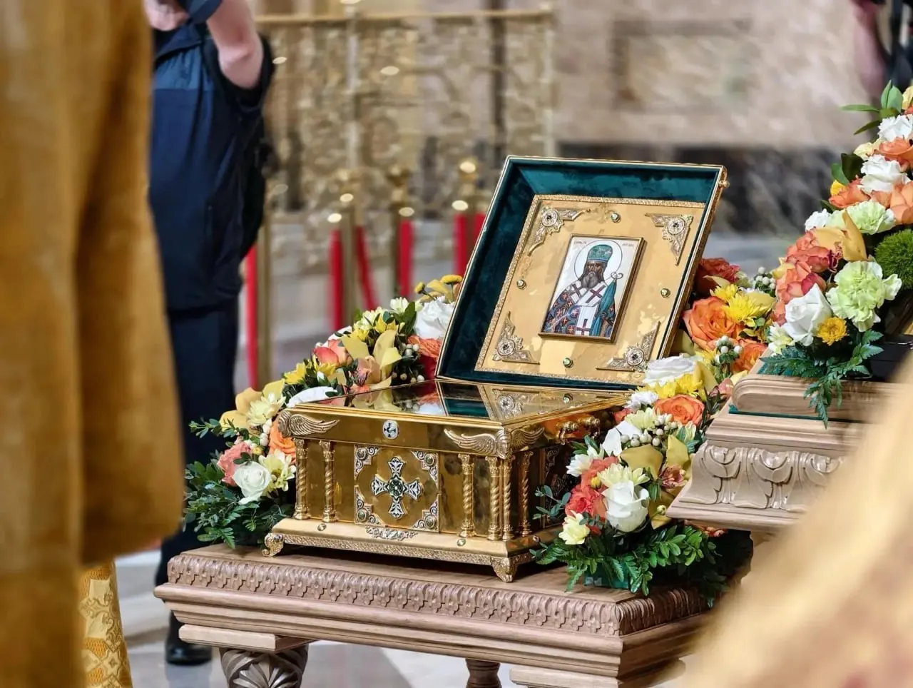 Ковчег с мощами святителя Иннокентия Московского привезли во Владивосток: святыня будет в Спасо‑Преображенском соборе до 25 июня, богослужение возглавил митрополит Павел.