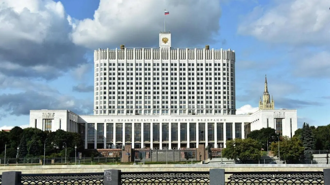 В Госдуму внесён законопроект о полной или частичной компенсации утильсбора для семей с тремя и более детьми, но в правительстве сочли инициативу источником неопределённых дополнительных расходов.