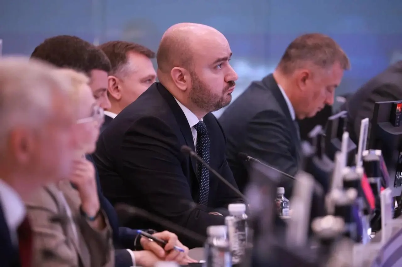 Вячеслав Федорищев на совещании под руководством вице‑премьера Александра Новака говорил о поставках бензина и дизеля, мониторинге цен и координации логистики.