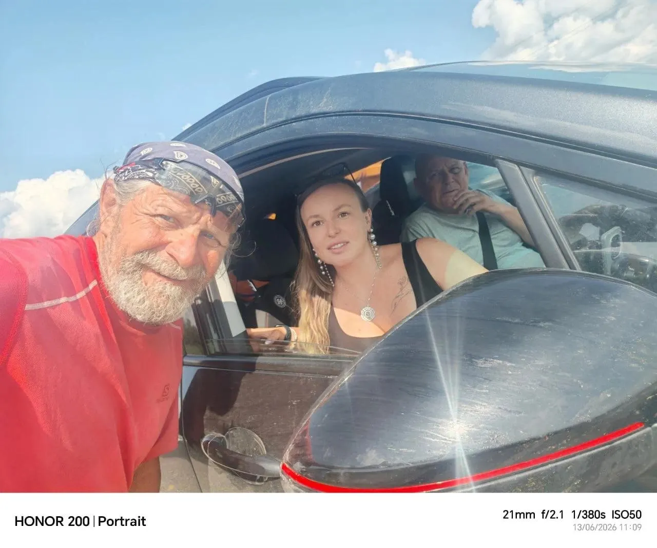 Андрей Козлов, проехав 45 дней по дороге из Брянской области во Владивосток, описал проблемные участки трассы под Томском и познакомился с бывшей начальницей управления городской среды Владивостока — она едет в Тюмень организовывать велодорожки и парковые зоны.