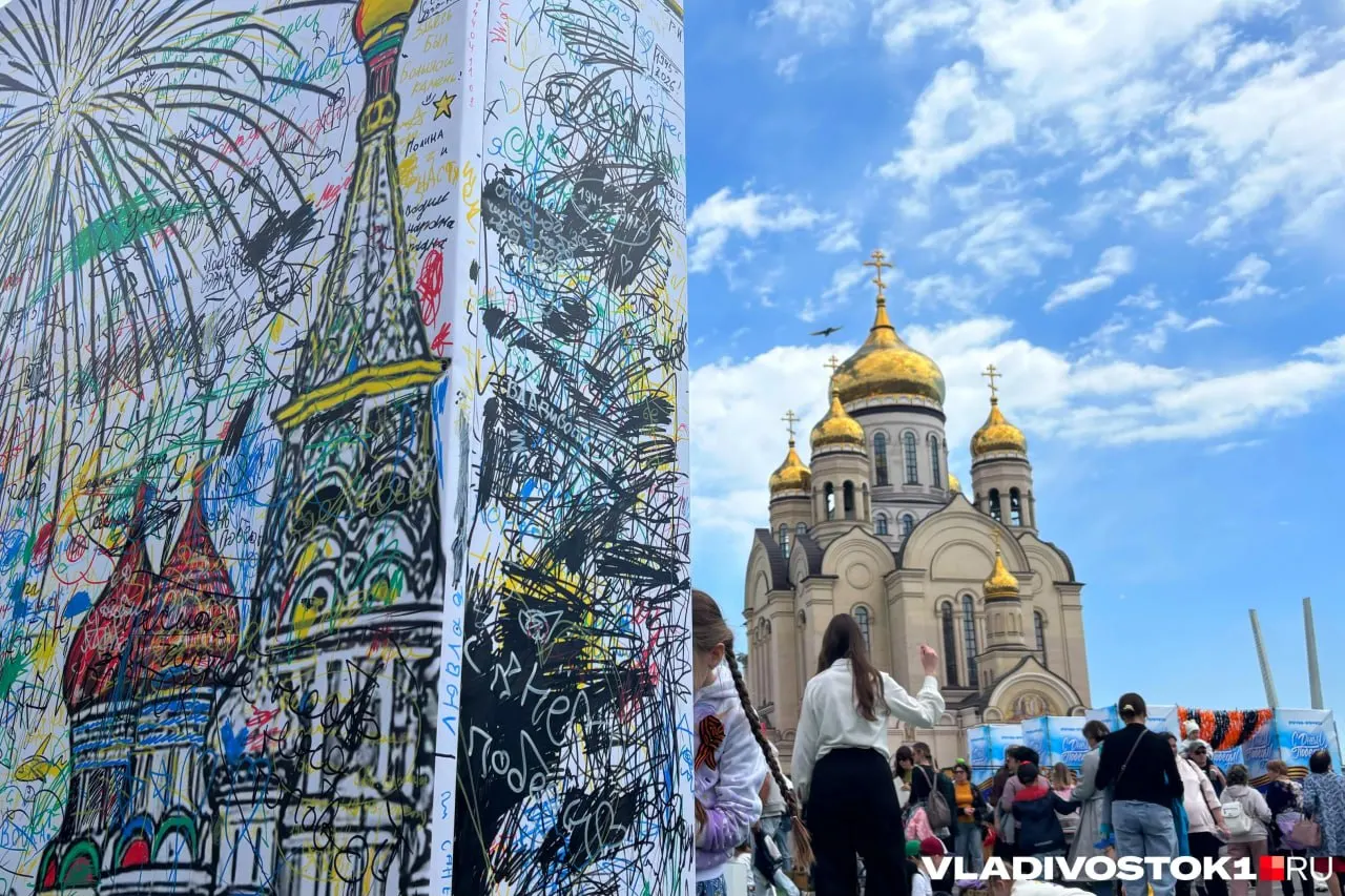 Архитекторы предложили организовать подземный паркинг, убрать киоски и здание банка, заменить асфальт плиткой и расширить тротуары, чтобы сохранить связь исторического центра с морем.