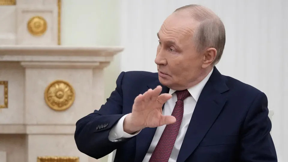 В последние годы в России усилилась практика изъятия частных активов у крупнейших бизнесменов. Волна национализаций затронула агрохолдинги, промышленные предприятия, порты и аэропорты — эксперты связывают это с потребностью власти в ресурсах для финансирования внешней политики и давлением на элиту.