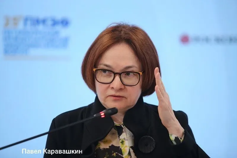 Глава Центробанка 4 июня посетит похороны своего советника Алексея Можина. На сессии ПМЭФ обсудят пути возвращения к устойчивому экономическому росту в условиях глобальной неопределённости.