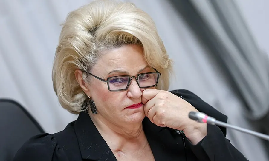 Депутат Нина Останина призвала Роскомнадзор и Минцифры ограничить время и скорость пребывания детей в онлайн‑играх, предлагая применить механизмы, использованные при замедлении Telegram.