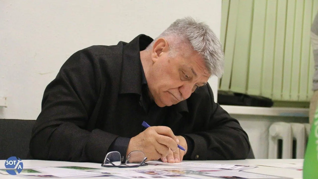 Президент направил режиссеру телеграмму, отметив его вклад в современный кинематограф и работу с молодыми талантами.