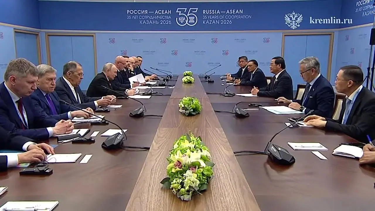 На саммите российский лидер говорил о двустороннем сотрудничестве и выразил признательность за поздравления и подарок — двух слонов, которые передадут в Казанский зоопарк. Министр иностранных дел Сергей Лавров заявил о намерении проводить массированные удары по целям ВСУ.