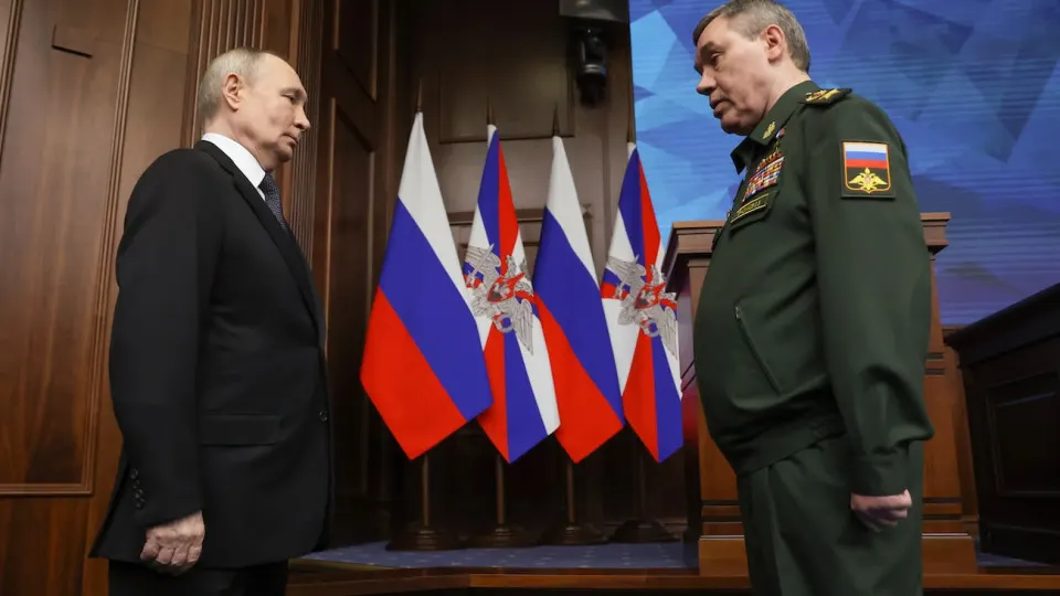 Российские военные в мае резко увеличили количество штурмовых атак, но при этом продолжают терять территории: аналитики фиксируют рекордную интенсивность штурмов и территориальные потери армии РФ.