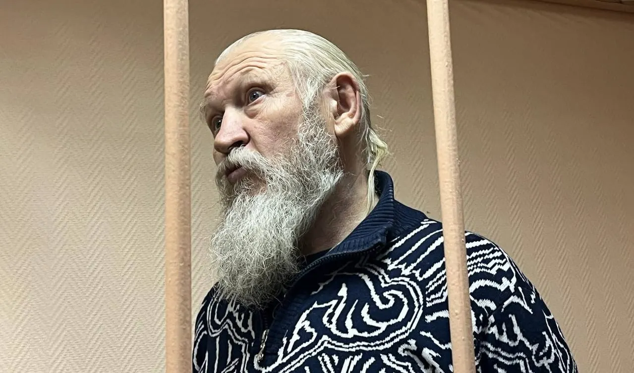 Бывшего депутата Госдумы от ЛДПР Михаила Александровича Глущенко включили в реестр экстремистов и террористов; в 2015 году он был приговорён к 17 годам за соучастие в убийстве Галины Старовойтовой.